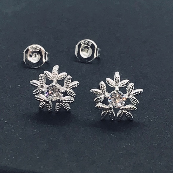 Jewelry - Sterling Silver 925 Snowflakes ❄️ Stud Earrings